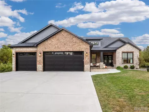 224 Stonebridge Bluff Dr, Maryville, IL 62062
