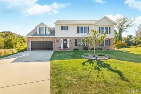200 Matterhorn Ct, Glen Carbon, IL 62034