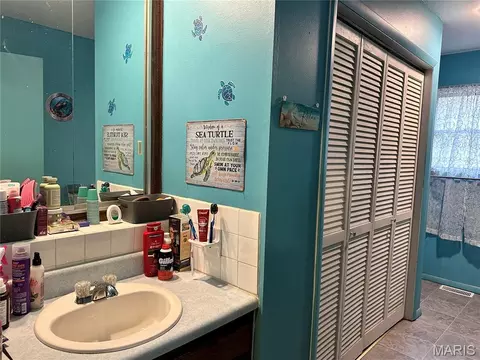 Bath - 403 E Dent St, Ironton, MO 63650 photo 3 of 6
