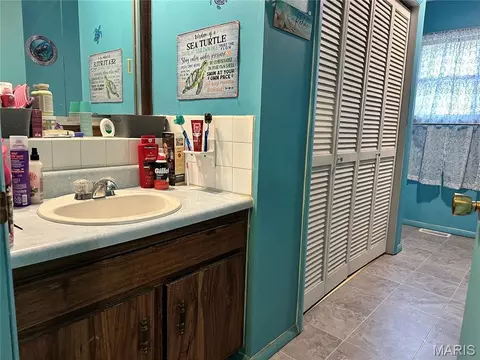 Bath - 403 E Dent St, Ironton, MO 63650 photo 4 of 6