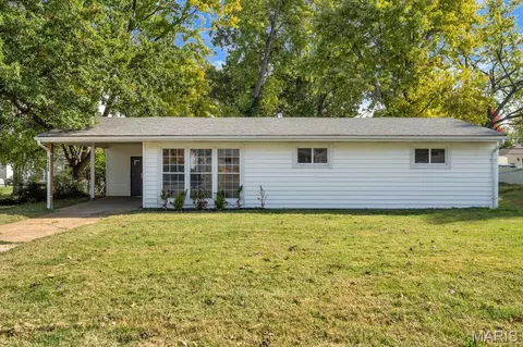 4416 Saint William Ct, Woodson Terrace, MO 63134