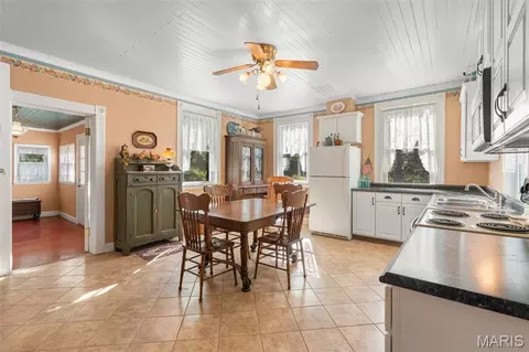 Kitchen - 6411 Evergreen Loop, Leslie, MO 63056 photo 3 of 4