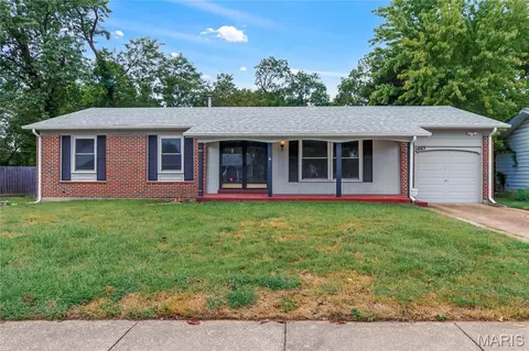 2865 Heatherton Dr, Florissant, MO 63033