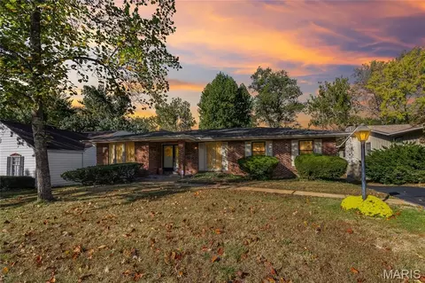1071 Port Diane Dr, Saint Louis, MO 63146