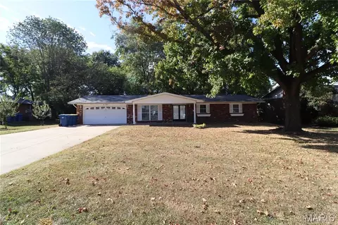 313 Louise Dr, Collinsville, IL 62234
