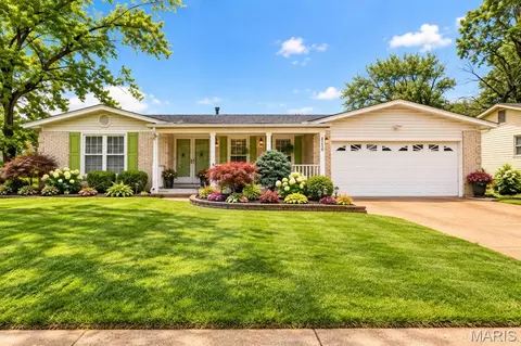 2130 Bienville Dr, Florissant, MO 63031
