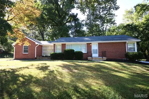 90 Green Acres Rd, Saint Louis, MO 63137