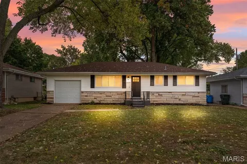 455 Myrtle Dr, Florissant, MO 63031