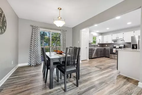 Dining - 463 Talbert Ct, Ballwin, MO 63021 photo 1 of 3