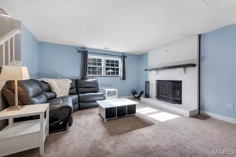 Living - 463 Talbert Ct, Ballwin, MO 63021 photo 6 of 6