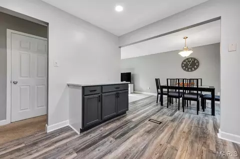 Entry Way - 463 Talbert Ct, Ballwin, MO 63021 photo 1 of 2