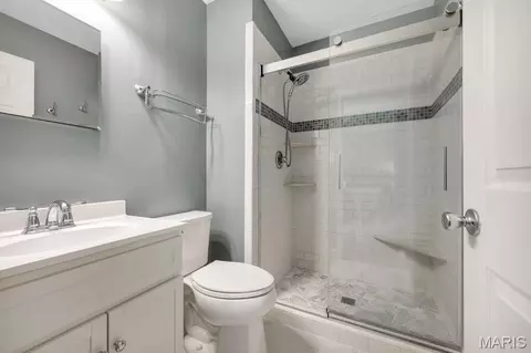 Bath - 463 Talbert Ct, Ballwin, MO 63021 photo 2 of 3