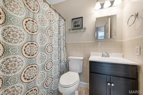 Bath - 463 Talbert Ct, Ballwin, MO 63021 photo 3 of 3