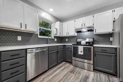 Kitchen - 463 Talbert Ct, Ballwin, MO 63021 photo 2 of 3