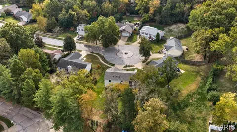View/Area - 463 Talbert Ct, Ballwin, MO 63021 photo 2 of 5