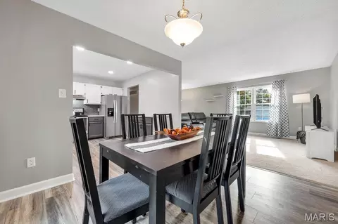 Dining - 463 Talbert Ct, Ballwin, MO 63021 photo 3 of 3