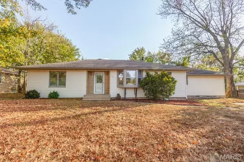 13 Lake Dr, Lebanon, MO 65536