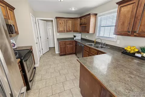 Kitchen - 1642 Jackson Ridge Dr, Jackson, MO 63755 photo 2 of 3