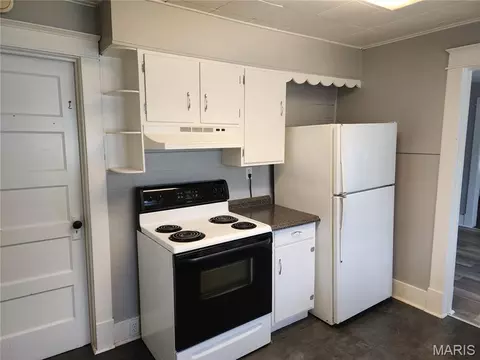 Kitchen - 1618 Singleton Ave, Hannibal, MO 63401 photo 3 of 3