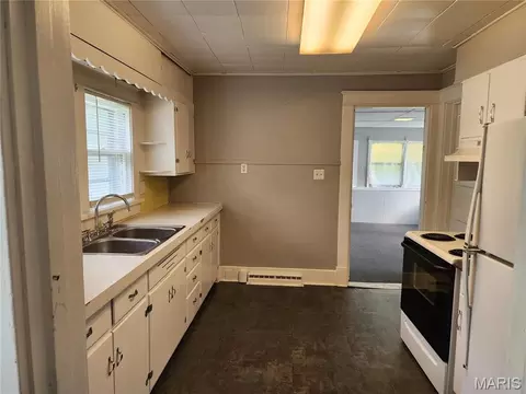 Kitchen - 1618 Singleton Ave, Hannibal, MO 63401 photo 1 of 3