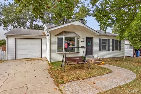 12139 Belaire Pl, Maryland Heights, MO 63043