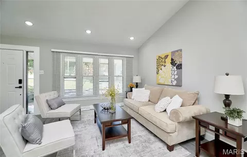 Living - 7707 Springdale Dr, Normandy, MO 63121 photo 3 of 15