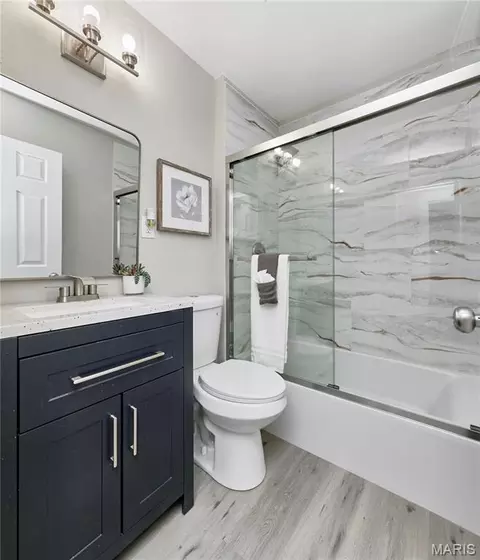 Bath - 7707 Springdale Dr, Normandy, MO 63121 photo 2 of 3