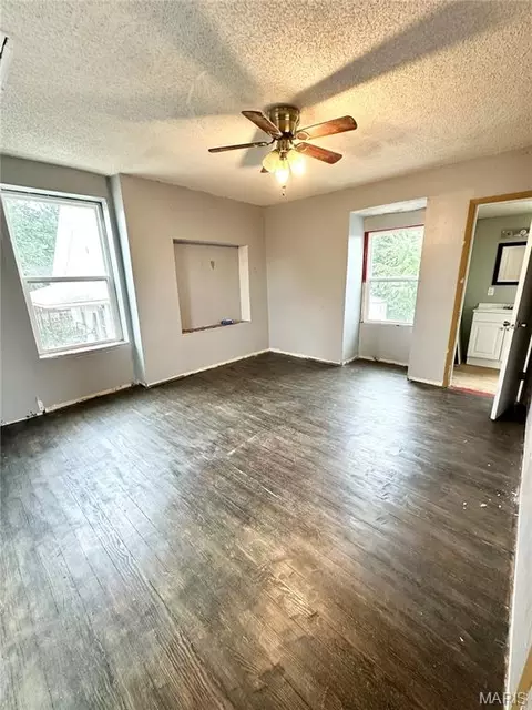 Bedroom - 309 Hooker St, Washington, MO 63090 photo 2 of 3