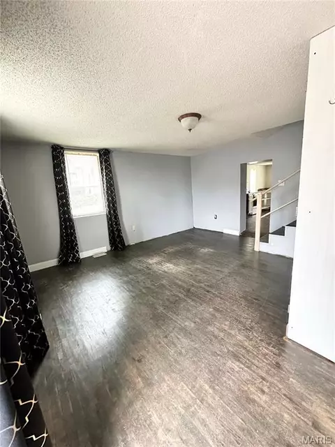Living - 309 Hooker St, Washington, MO 63090 photo 1 of 2