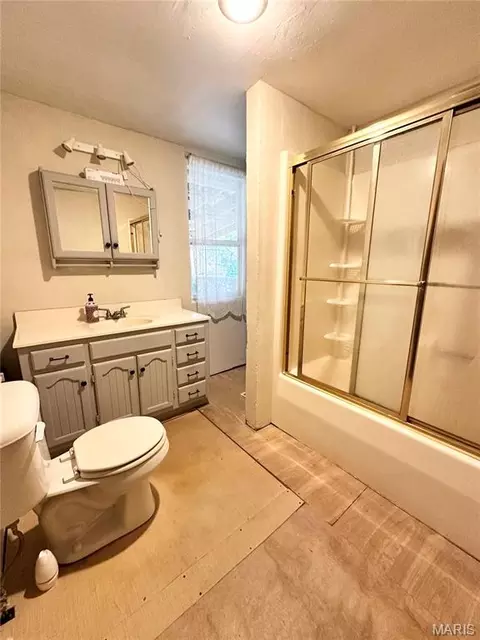 Bath - 309 Hooker St, Washington, MO 63090 photo 1 of 2