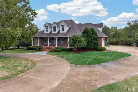 1518 Arbour Dr, Lebanon, MO 65536