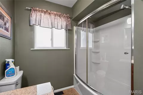 Bath - 8965 Old Jackson Rd, Fredericktown, MO 63645 photo 2 of 5