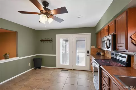 Kitchen - 8965 Old Jackson Rd, Fredericktown, MO 63645 photo 4 of 7
