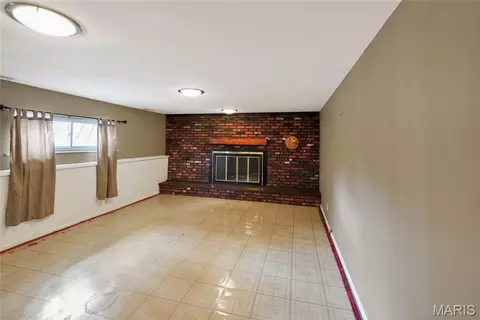 Living - 8965 Old Jackson Rd, Fredericktown, MO 63645 photo 5 of 6
