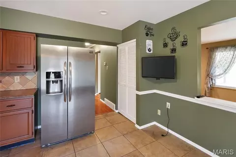 Kitchen - 8965 Old Jackson Rd, Fredericktown, MO 63645 photo 2 of 7