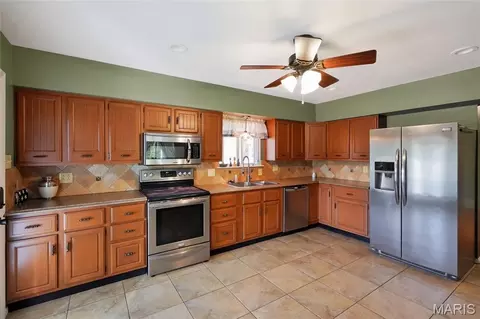 Kitchen - 8965 Old Jackson Rd, Fredericktown, MO 63645 photo 6 of 7