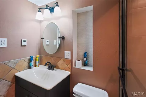 Bath - 8965 Old Jackson Rd, Fredericktown, MO 63645 photo 5 of 5