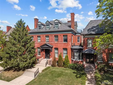 3717 Westminster Pl, Saint Louis, MO 63108