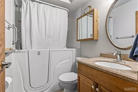 Bath - 869 Woodridge Dr, Arnold, MO 63010 photo 1 of 2
