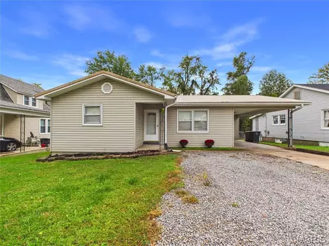 421 E Cape Rock Dr, Cape Girardeau, MO 63701