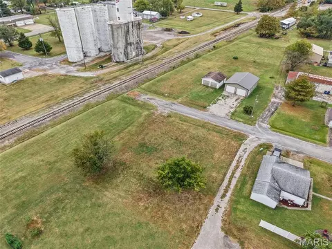 206 N 3rd St, Baldwin, IL 62217 photo 2