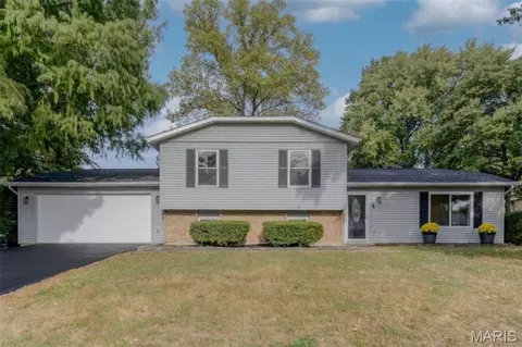 4 Newberry Ct, Saint Peters, MO 63376