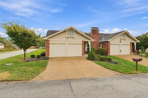 646 Sandy Summit Dr, Ballwin, MO 63021