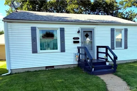 805 Victory Dr, Collinsville, IL 62234