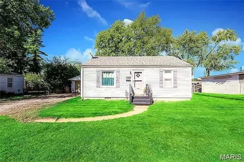 805 Victory Dr, Collinsville, IL 62234