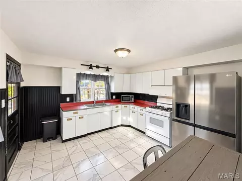Kitchen - 315 E Washington St, Cuba, MO 65453 photo 2 of 4