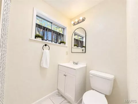 Bath - 315 E Washington St, Cuba, MO 65453 photo 2 of 3