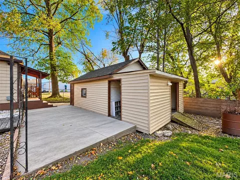Exterior - 315 E Washington St, Cuba, MO 65453 photo 5 of 10