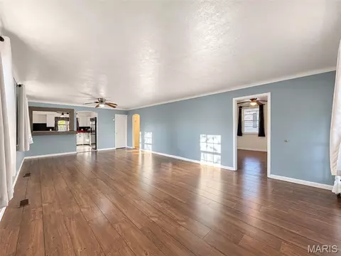 Living - 315 E Washington St, Cuba, MO 65453 photo 2 of 3