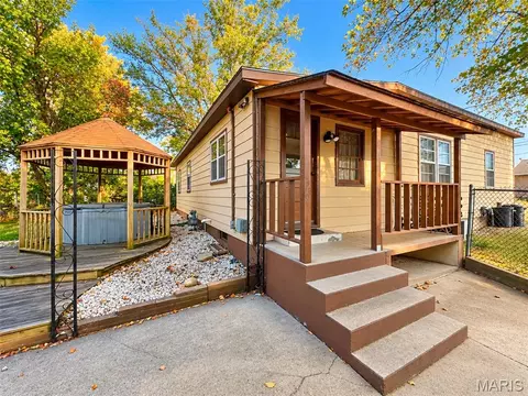 Exterior - 315 E Washington St, Cuba, MO 65453 photo 4 of 10